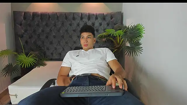 Snapshot of ALAN_REDINGER chatting on 29, 9, 2025 ALAN REDINGER online show from 29, 9, 2025