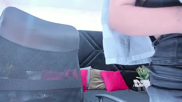 Dantzel  online show from 13, 2, 2026