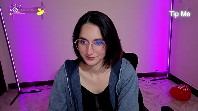 Snapshot of MiaLozanox chatting on 3, 10, 2025 MiaLozanox online show from 3, 10, 2025