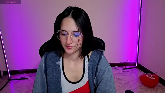 Snapshot of MiaLozanox chatting on 30, 9, 2025 MiaLozanox online show from 30, 9, 2025
