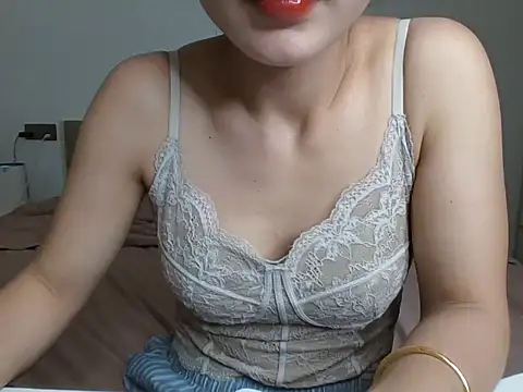 Lucie-Sexy2k online show from 16, 6, 2026
