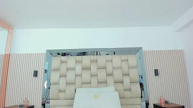 ikia lopez  online show from 6, 11, 2025