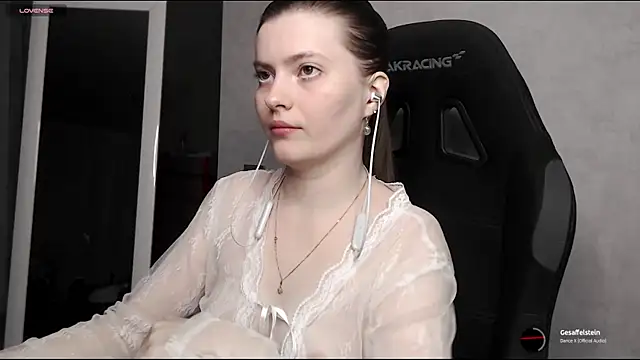 cute elfy  online show from 7, 10, 2025