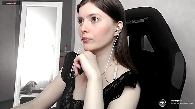 cute elfy  online show from 15, 9, 2025