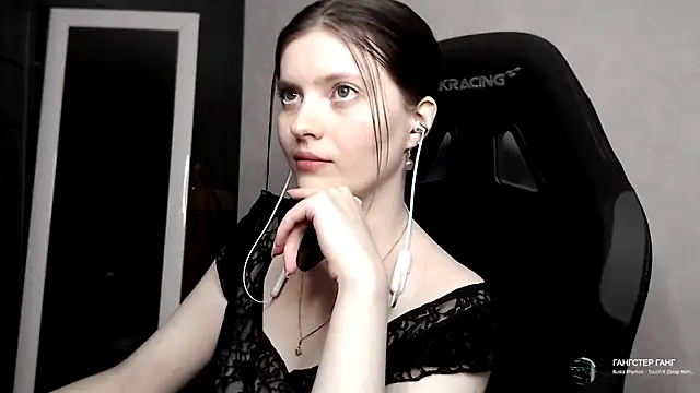 cute elfy  online show from 18, 9, 2025