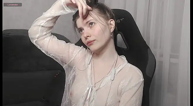 cute elfy  online show from 5, 12, 2025