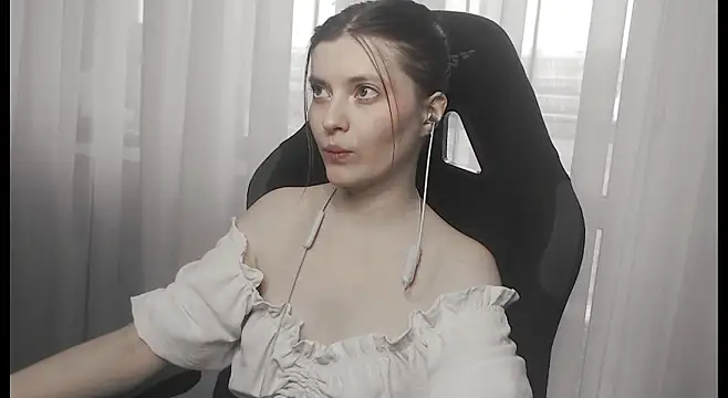 cute elfy  online show from 1, 2, 2026