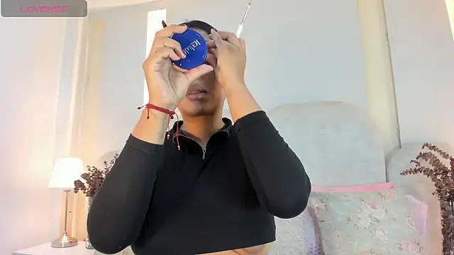 Snapshot of SalomeeBell chatting on 27, 10, 2025 SalomeeBell online show from 27, 10, 2025