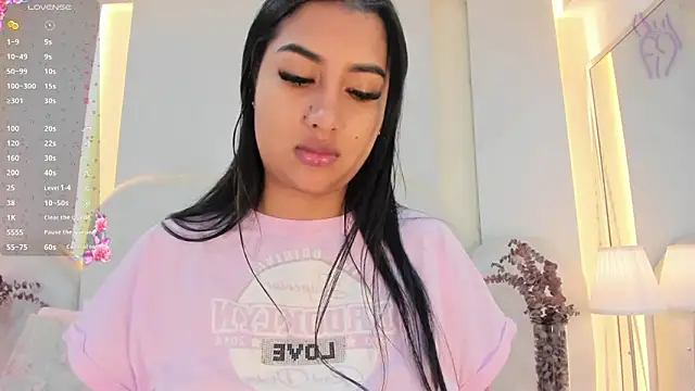 Snapshot of SalomeeBell chatting on 16, 10, 2025 SalomeeBell online show from 16, 10, 2025