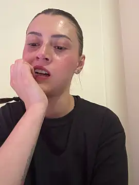 MiaLune Pink online show from 4, 10, 2025