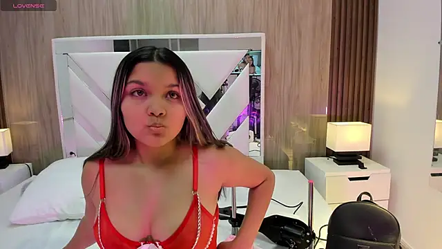 Snapshot of Wonderkloe_ chatting on 28, 5, 2026 Wonderkloe online show from 28, 5, 2026