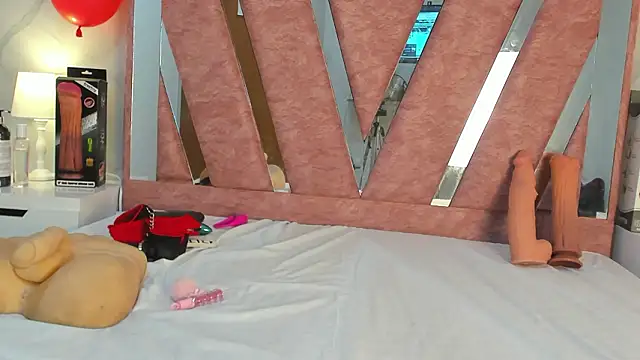 Wonderkloe  online show from 23, 2, 2026