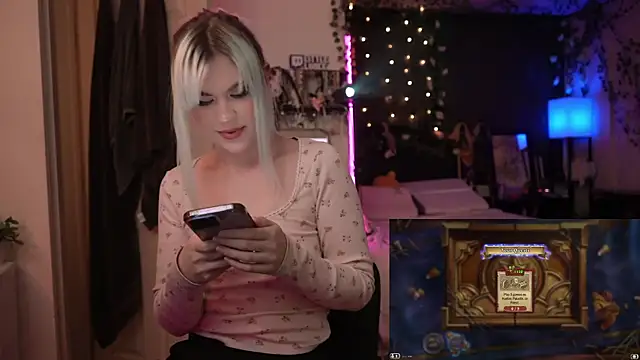 Snapshot of littlelune chatting on 15, 10, 2025 littlelune online show from 15, 10, 2025