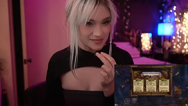 Snapshot of littlelune chatting on 14, 10, 2025 littlelune online show from 14, 10, 2025