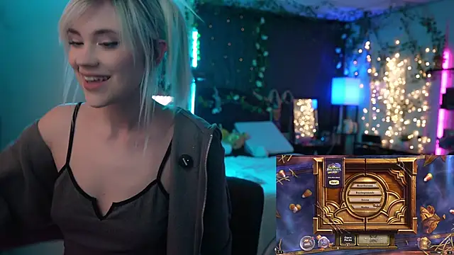 Snapshot of littlelune chatting on 29, 10, 2025 littlelune online show from 29, 10, 2025