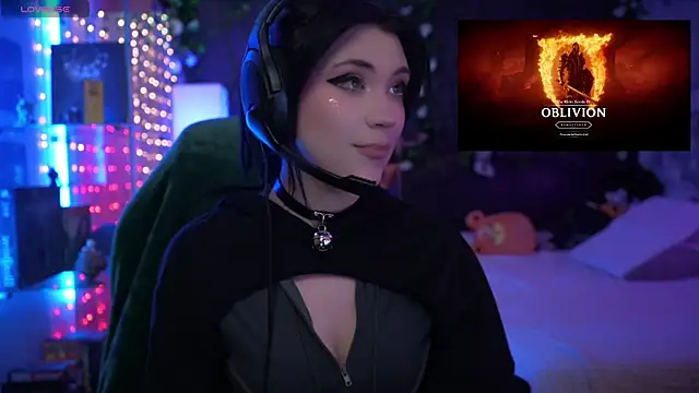 Snapshot of littlelune chatting on 5, 1, 2026 littlelune online show from 5, 1, 2026