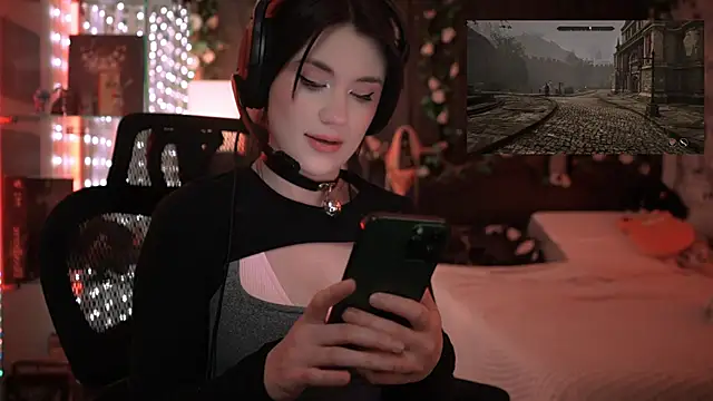 Snapshot of littlelune chatting on 12, 1, 2026 littlelune online show from 12, 1, 2026