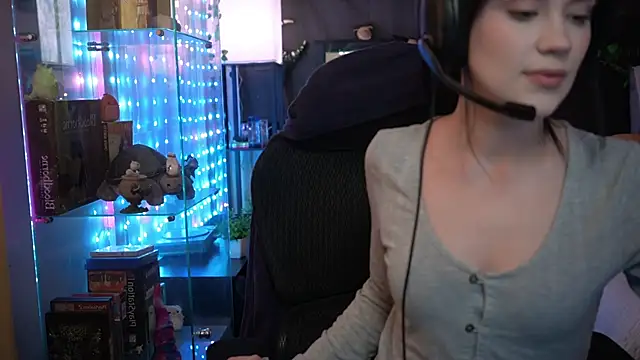 Snapshot of littlelune chatting on 6, 2, 2026 littlelune online show from 6, 2, 2026