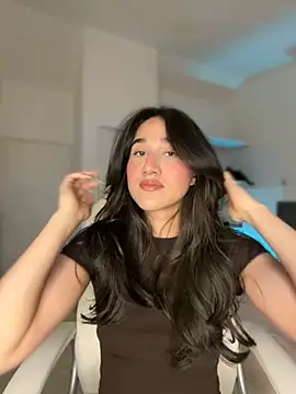 Snapshot of julieta_jhonss chatting on 8, 5, 2026 julieta jhonss online show from 8, 5, 2026