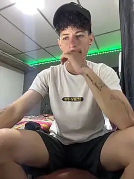 Snapshot of MattiaAGT chatting on 25, 10, 2025 MattiaAGT online show from 25, 10, 2025