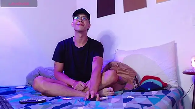 Snapshot of Dylann_west chatting on 15, 11, 2025 Dylann west online show from 15, 11, 2025