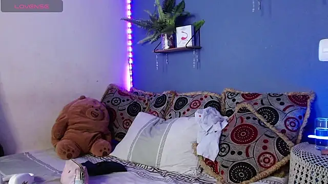 Snapshot of Dylann_west chatting on 17, 10, 2025 Dylann west online show from 17, 10, 2025