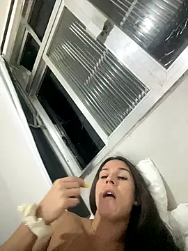 Isabelaa  online show from 11, 11, 2025