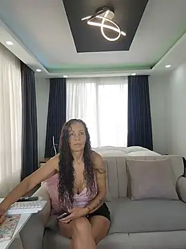 Snapshot of evasweett__ chatting on 13, 5, 2026 evasweett online show from 13, 5, 2026