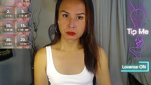 Snapshot of holly_bitch chatting on 9, 4, 2026 holly bitch online show from 9, 4, 2026