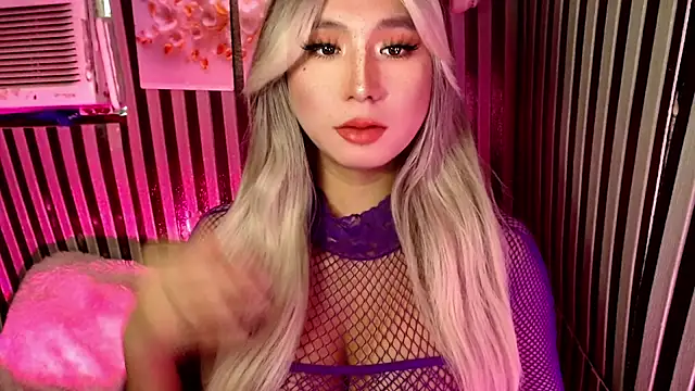 UrhotlucyTS online show from 22, 3, 2026