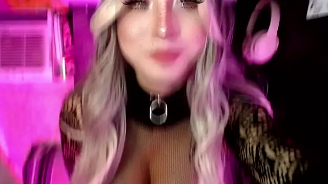 UrhotlucyTS online show from 17, 11, 2025