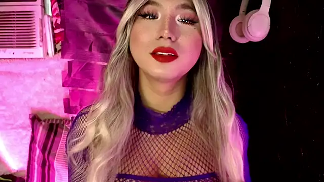 UrhotlucyTS online show from 16, 12, 2025