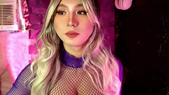 UrhotlucyTS online show from 13, 11, 2025