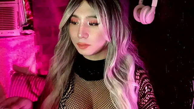 UrhotlucyTS online show from 3, 12, 2025