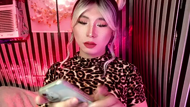 UrhotlucyTS online show from 14, 4, 2026