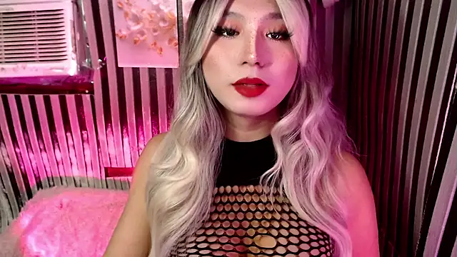 UrhotlucyTS online show from 26, 6, 2026