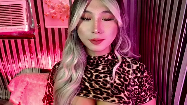 UrhotlucyTS online show from 18, 6, 2026