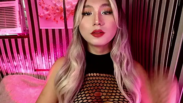 Snapshot of UrhotlucyTS chatting on 26, 5, 2026 UrhotlucyTS online show from 26, 5, 2026