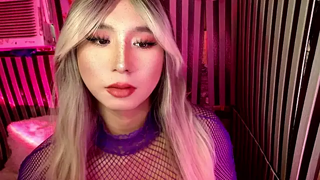 UrhotlucyTS online show from 23, 3, 2026