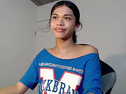 Snapshot of urcurlydiva chatting on 17, 12, 2025 urcurlydiva online show from 17, 12, 2025