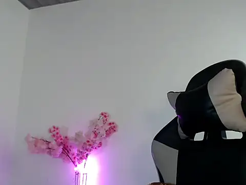 urcurlydiva online show from 4, 11, 2025