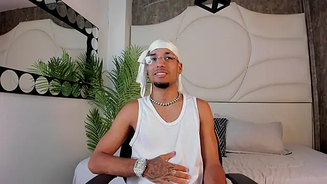 Thiagoferreti online show from 15, 10, 2025