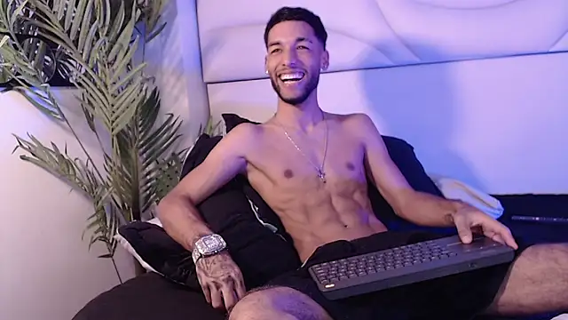 Thiagoferreti online show from 14, 4, 2026