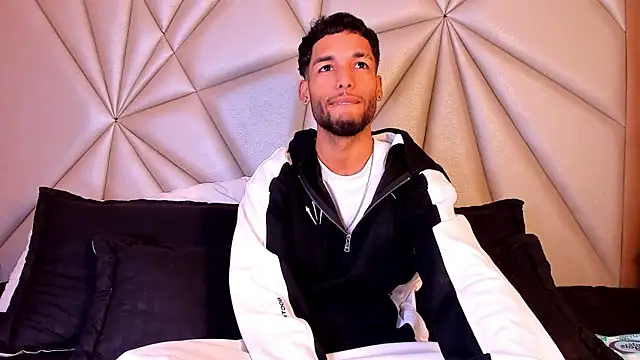 Thiagoferreti online show from 6, 4, 2026