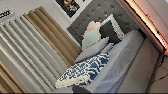 saucysensual tanyahx online show from 12, 11, 2025