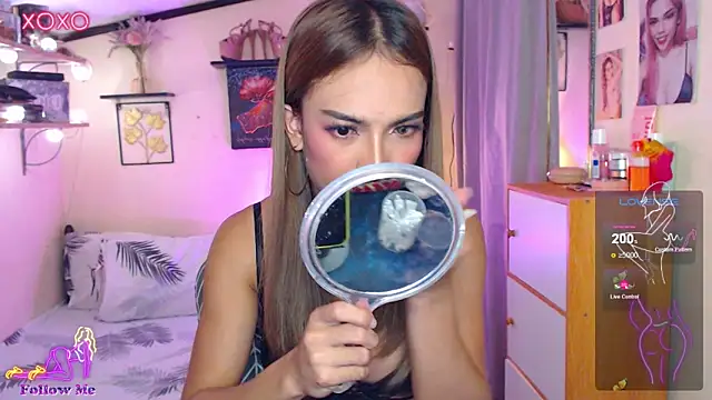 Snapshot of izabella_moore chatting on 22, 10, 2025 izabella moore online show from 22, 10, 2025