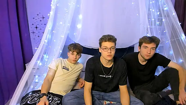 Snapshot of lucas_long_ chatting on 18, 10, 2025 lucas long online show from 18, 10, 2025