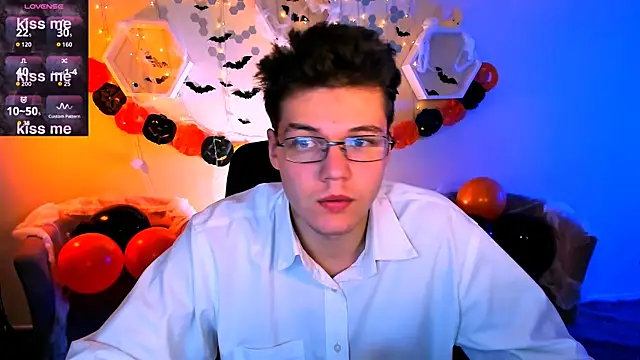 Snapshot of lucas_long_ chatting on 26, 10, 2025 lucas long online show from 26, 10, 2025