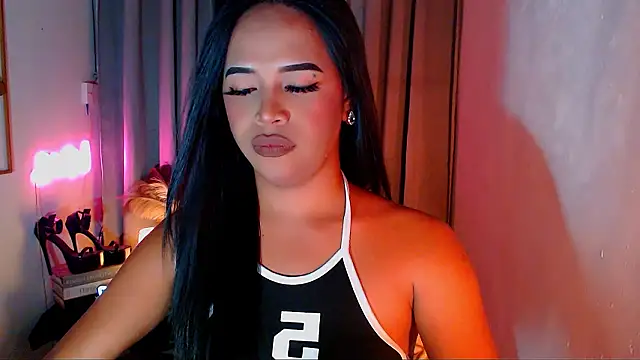 Lorainnelustts online show from 3, 2, 2026