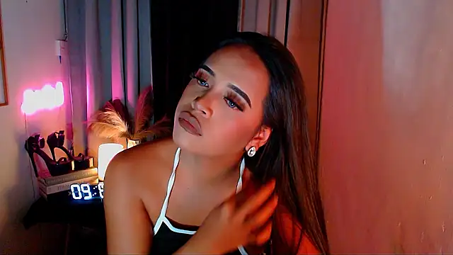 Lorainnelustts online show from 3, 2, 2026